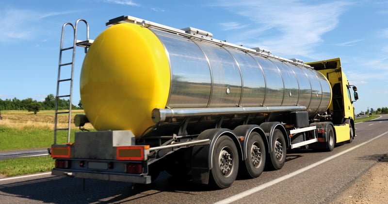 Food-grade tanker loading bulk sunflower oil