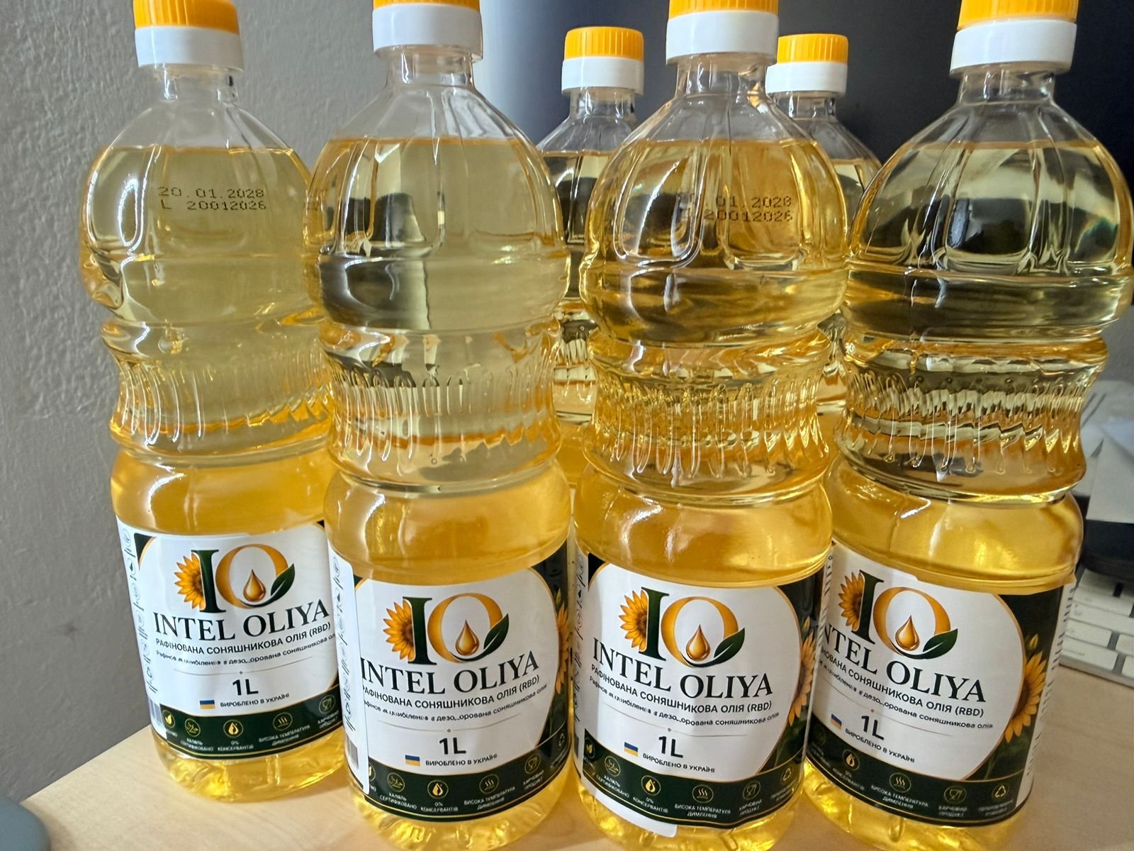 Refined sunflower oil products for wholesale and food manufacturing buyers